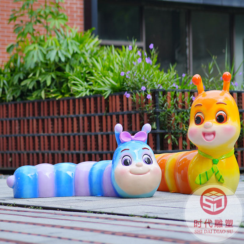 太空人宇航员卡通雕塑定制商场售楼处玻璃钢户外装饰落地美陈摆件