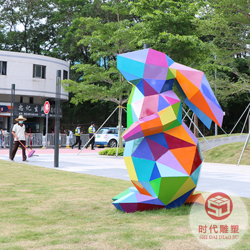 玻璃钢雕塑定制大小型公仔卡通动漫人物彩绘模型logo美陈落地摆件